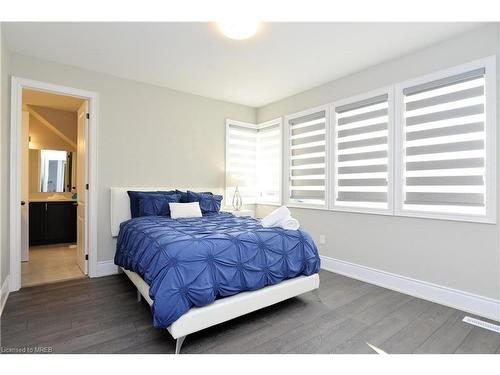 108 Rugman Crescent, Springwater, ON - Indoor Photo Showing Bedroom