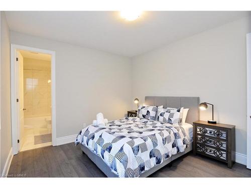 108 Rugman Crescent, Springwater, ON - Indoor Photo Showing Bedroom