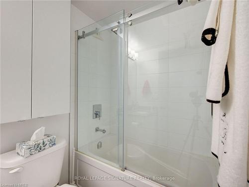 C213-5260 Dundas Street, Burlington, ON - Indoor Photo Showing Bathroom