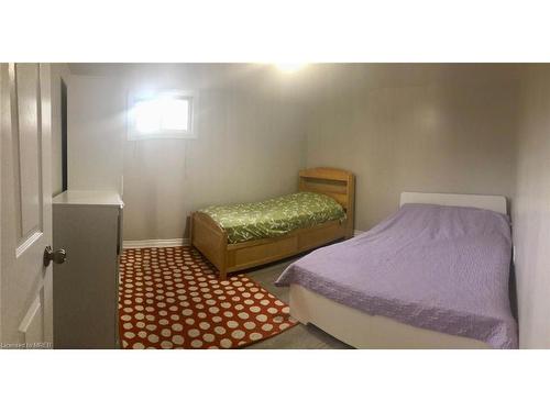 6332 Dunn Street, Niagara Falls, ON - Indoor Photo Showing Bedroom
