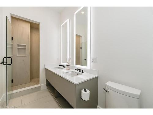 Ph05-112 King Street E, Hamilton, ON - Indoor Photo Showing Bathroom