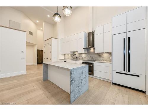 Ph05-112 King Street E, Hamilton, ON - Indoor Photo Showing Kitchen With Upgraded Kitchen