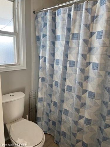 180 Pine Street S, Thorold, ON - Indoor Photo Showing Bathroom