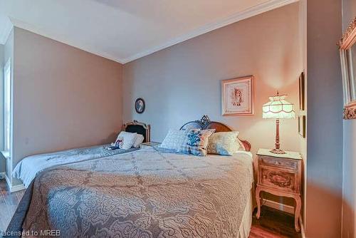 4755 River Road, Niagara Falls, ON - Indoor Photo Showing Bedroom