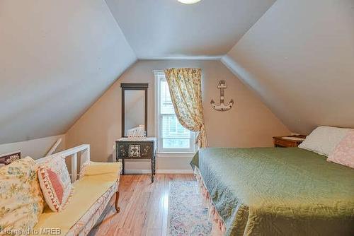 4755 River Road, Niagara Falls, ON - Indoor Photo Showing Bedroom