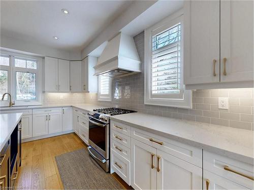 300 Shanty Bay Road, Barrie, ON - Indoor Photo Showing Kitchen With Upgraded Kitchen