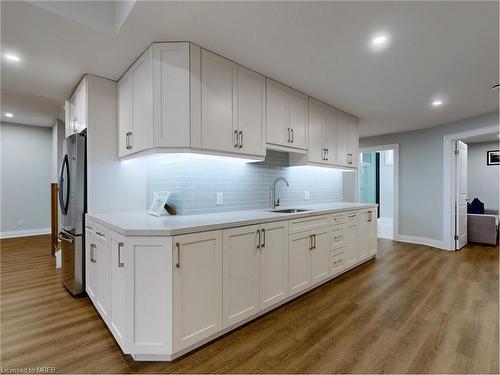 300 Shanty Bay Road, Barrie, ON - Indoor Photo Showing Kitchen