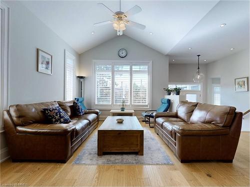 300 Shanty Bay Road, Barrie, ON - Indoor Photo Showing Living Room