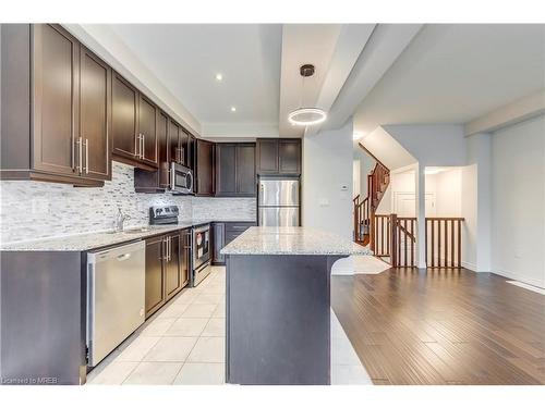 20 Farley Lane Lane, Hamilton, ON - Indoor Photo Showing Kitchen With Upgraded Kitchen