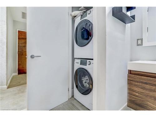 303-261 King Street E, Toronto, ON - Indoor Photo Showing Laundry Room