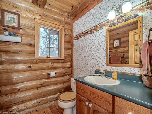 1696 Highway 118 Highway N, Bracebridge, ON - Indoor Photo Showing Bathroom