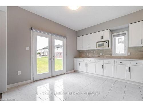 28 Everton Drive Drive, Guelph, ON - Indoor Photo Showing Kitchen