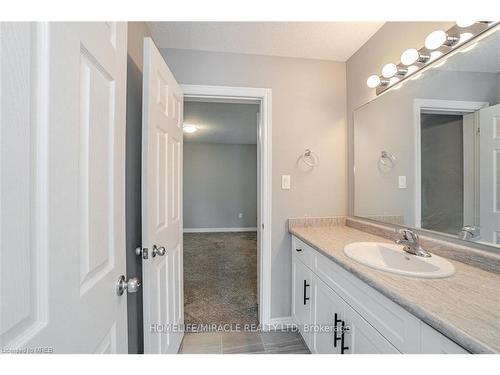 28 Everton Drive Drive, Guelph, ON - Indoor Photo Showing Bathroom