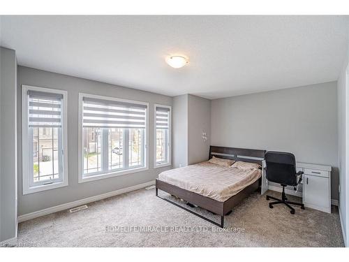28 Everton Drive Drive, Guelph, ON - Indoor Photo Showing Bedroom