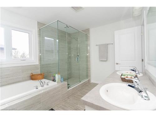 597 Doonwoods Crescent Crescent, Kitchener, ON - Indoor Photo Showing Bathroom