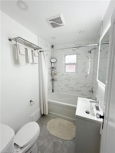 205 Innisfil Street, Barrie, ON - Indoor Photo Showing Bathroom
