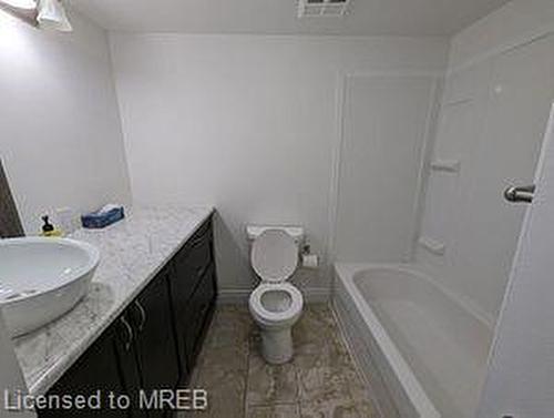208-500 Westmount Road W, Kitchener, ON - Indoor Photo Showing Bathroom
