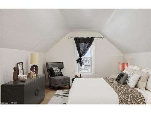 6 Ben Lomond Place, Hamilton, ON - Indoor Photo Showing Bedroom
