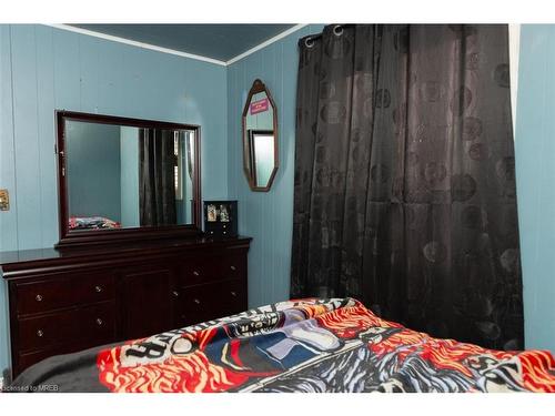 670 Knox Avenue, Hamilton, ON - Indoor Photo Showing Bedroom