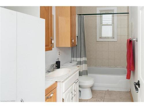 670 Knox Avenue, Hamilton, ON - Indoor Photo Showing Bathroom