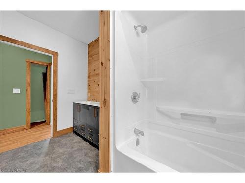 554A Old Diamond Lake Road, Bancroft, ON - Indoor Photo Showing Bathroom