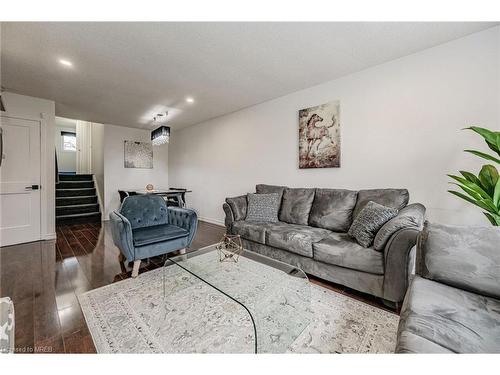 92 Stoney Brook Crescent, St. Catharines, ON - Indoor Photo Showing Living Room