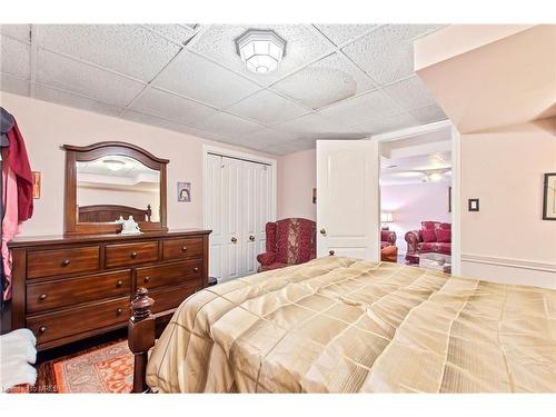 6300 Giovina Drive, Niagara Falls, ON - Indoor Photo Showing Bedroom