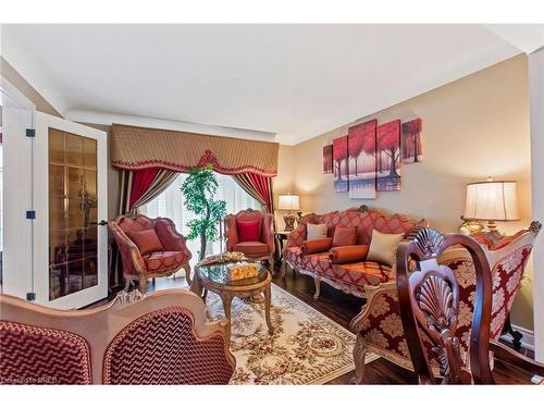 6300 Giovina Drive, Niagara Falls, ON - Indoor Photo Showing Living Room