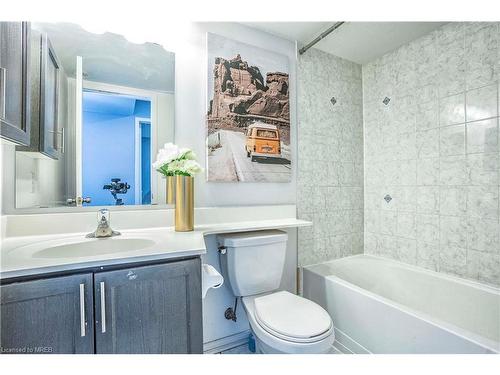 4-2500 Post Road, Oakville, ON - Indoor Photo Showing Bathroom
