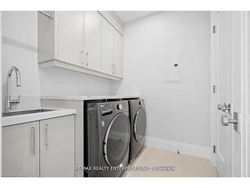 1322 Minaki Road, Mississauga, ON - Indoor Photo Showing Laundry Room