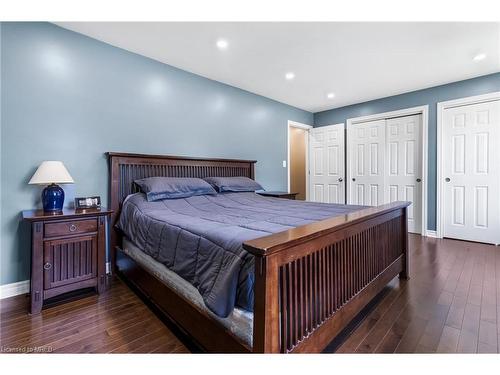 880 Parkdale Avenue, Fort Erie, ON - Indoor Photo Showing Bedroom