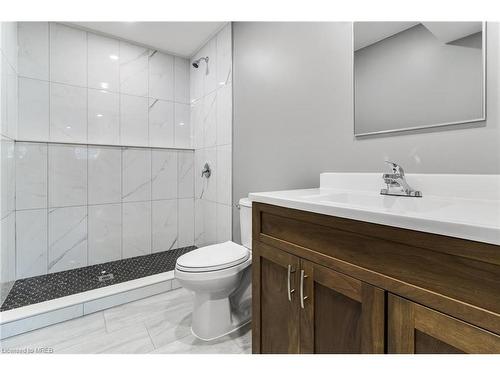 880 Parkdale Avenue, Fort Erie, ON - Indoor Photo Showing Bathroom