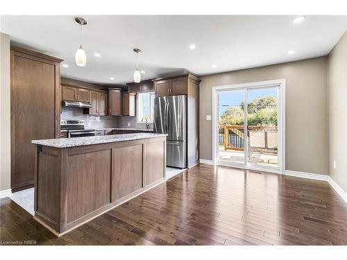 880 Parkdale Avenue, Fort Erie, ON - Indoor Photo Showing Kitchen