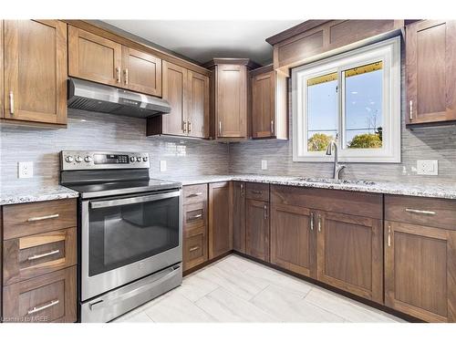 880 Parkdale Avenue, Fort Erie, ON - Indoor Photo Showing Kitchen