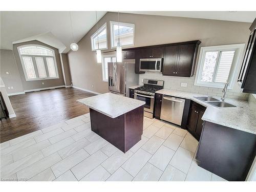7733 Oldfield Road, Niagara Falls, ON - Indoor Photo Showing Kitchen With Double Sink