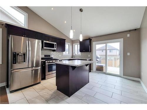 7733 Oldfield Road, Niagara Falls, ON - Indoor Photo Showing Kitchen With Upgraded Kitchen