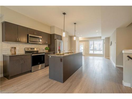14-83 Beechwood Avenue, Guelph, ON - Indoor Photo Showing Kitchen With Upgraded Kitchen