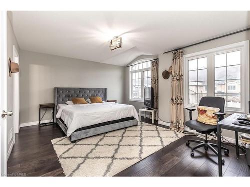 250 Nashville Circle, Hamilton, ON - Indoor Photo Showing Bedroom