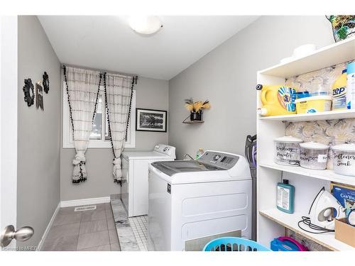 250 Nashville Circle, Hamilton, ON - Indoor Photo Showing Laundry Room
