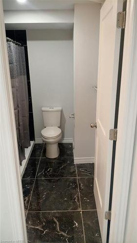 48-Bsmt Barrett Avenue, Brantford, ON - Indoor Photo Showing Bathroom