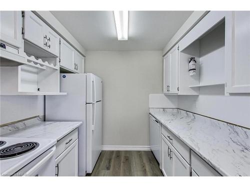 22 Lucerne Drive, Kitchener, ON - Indoor Photo Showing Kitchen