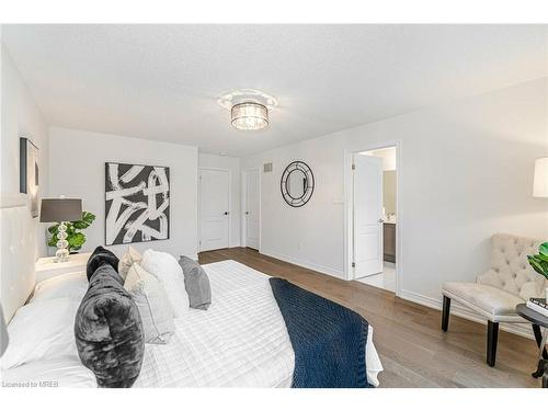 118 Taylor Avenue, Guelph/Eramosa, ON - Indoor Photo Showing Bedroom