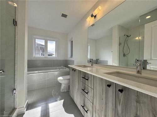 175 Blackbird Way, Hamilton, ON - Indoor Photo Showing Bathroom