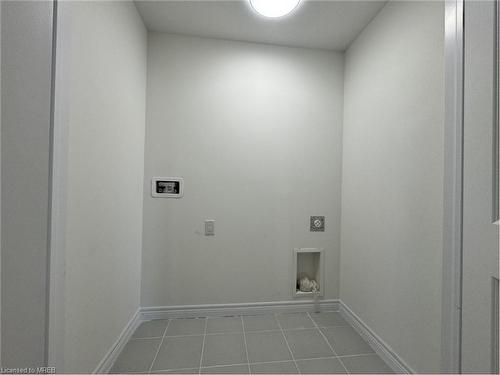 175 Blackbird Way, Hamilton, ON - Indoor Photo Showing Other Room