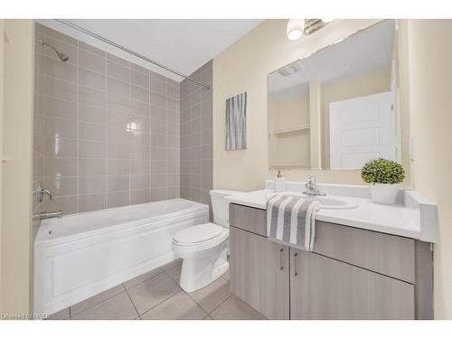 42-143 Ridge Road Road, Cambridge, ON - Indoor Photo Showing Bathroom