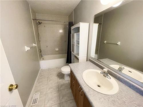 544 Robert Ferrie Drive, Kitchener, ON - Indoor Photo Showing Bathroom