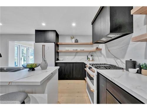 551 Cochise Crescent, Mississauga, ON - Indoor Photo Showing Kitchen With Double Sink
