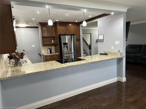 159 Greeningdon Drive, Hamilton, ON - Indoor Photo Showing Kitchen With Upgraded Kitchen