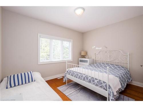 328 Robinson Road, Wasaga Beach, ON - Indoor Photo Showing Bedroom