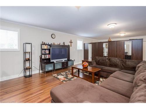 328 Robinson Road, Wasaga Beach, ON - Indoor Photo Showing Living Room
